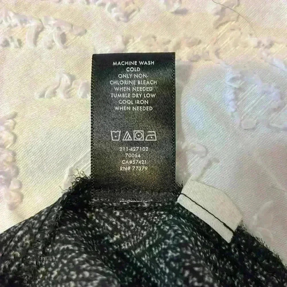 Ann Taylor herringbone, off the shoulder, 100% polyester shirt. Size small - Picture 4 of 6